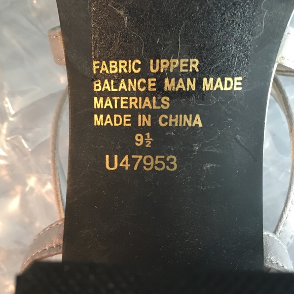 Silver Kitten Heels Sz 9 1/2 Unlisted - Picture 3 of 6